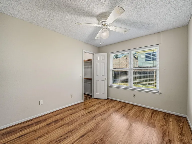 9915 Villa Verde Dr — Photo 12