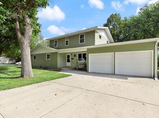 705 S 4th St, Marshall, MN 56258
