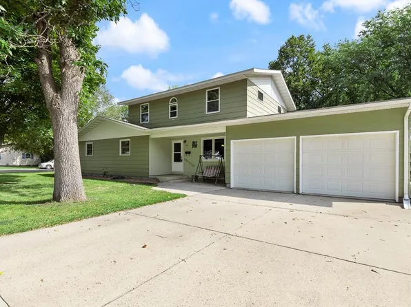 705 S 4th St, Marshall, MN 56258