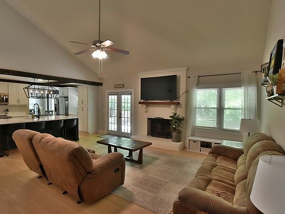 2nd image of 3246 Kings Row Dr