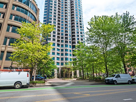 2nd image of 400 N Lasalle Dr Unit 4312