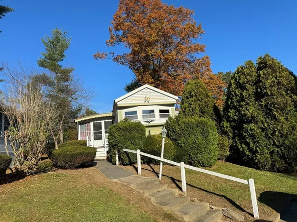 40 Redwood Dr, Halifax, MA 02338