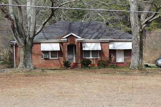 2nd image of 135 Wax Rd SE