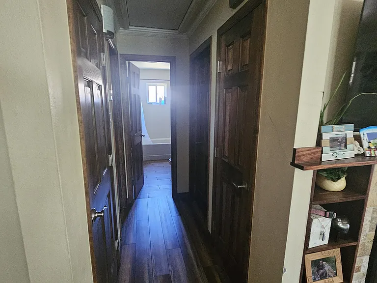 1121 Bennett Ave — Photo 5