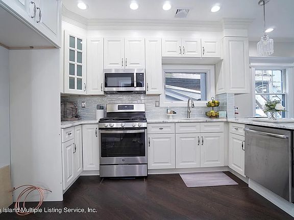 3rd image of 230 Yetman Ave Floor 1
