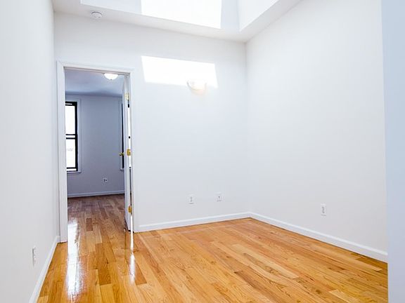 3rd image of 275 Wyckoff Ave