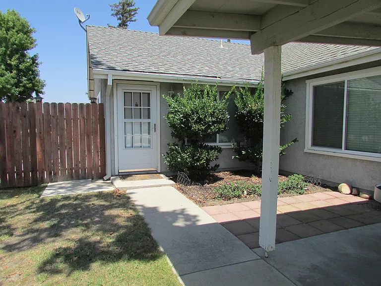 5339 Heather St — Photo 2