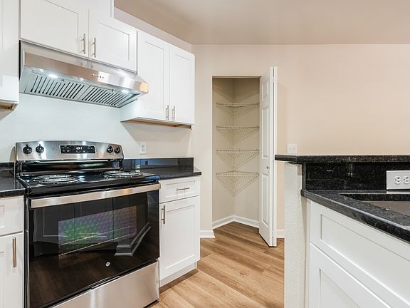 5th image of 13902 NE 8th St APT 108