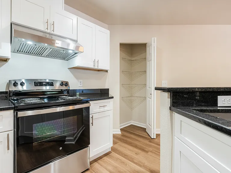 Bellevue Heights Apartments — Photo 5