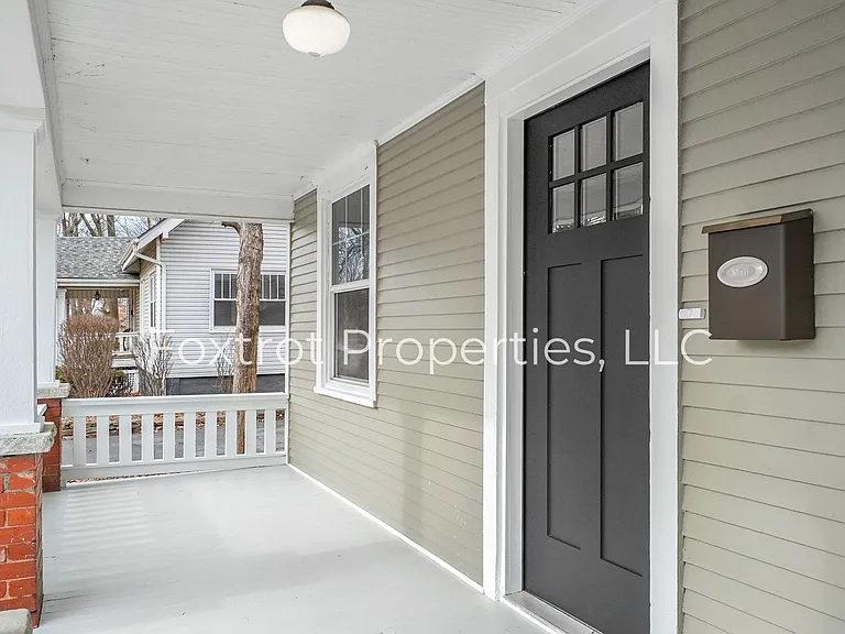 1609 E Cherry St — Photo 3