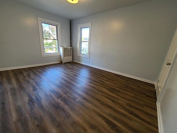 5th image of 113 Norman St Floor 2