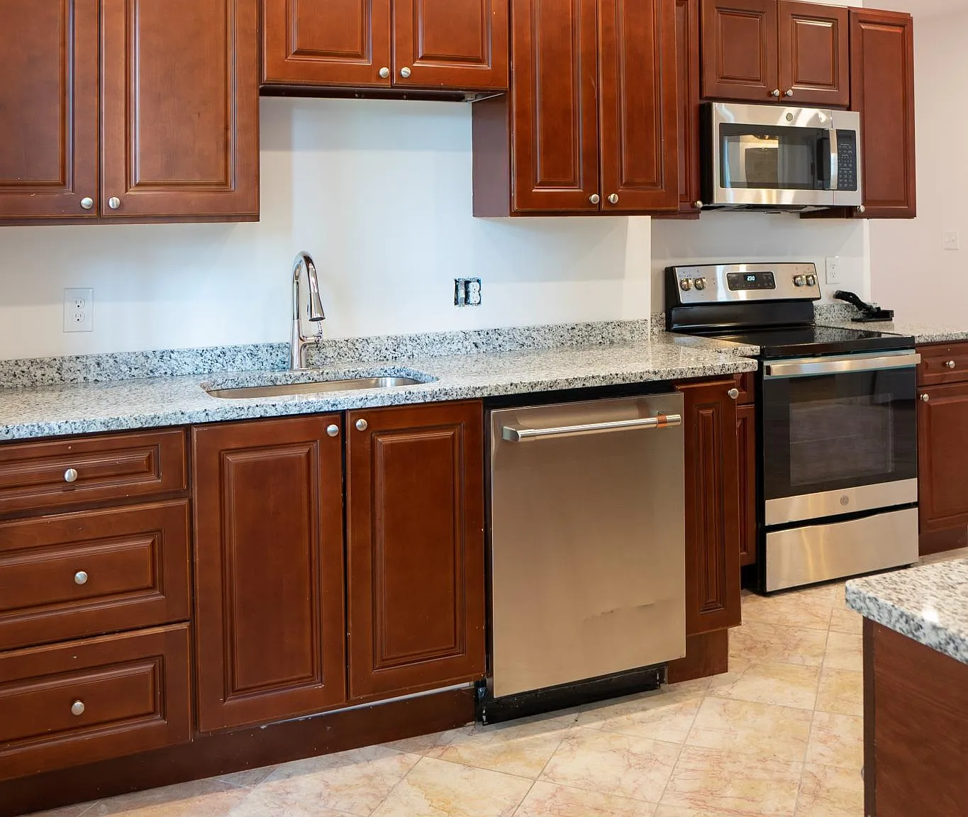 3 bed, 1400 sqft, $3,300 — Photo 1
