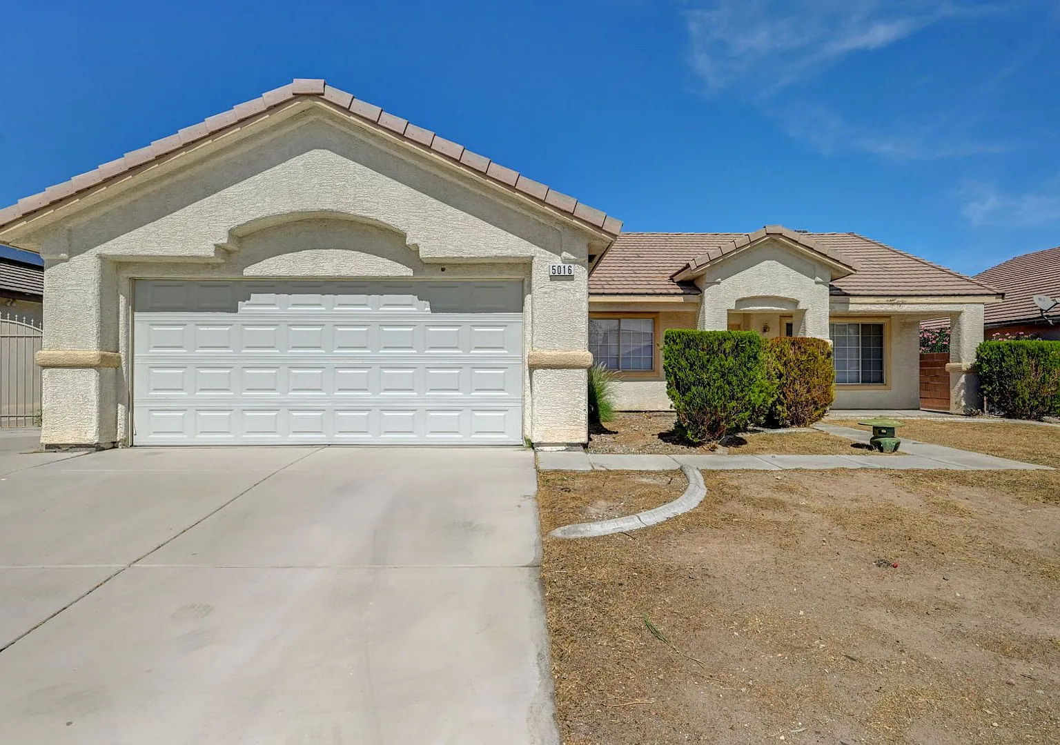 Single Story Single Family Home — Photo 2