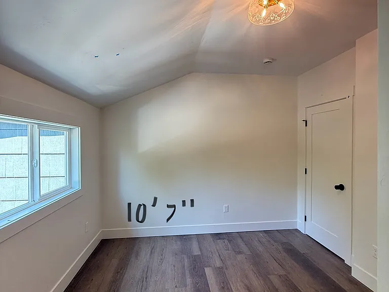 1539 Villard St — Photo 4