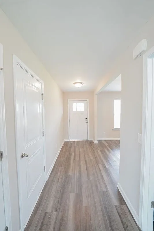 4 bed, 2.5 bath, 2429 sqft, $2,550 — Photo 3