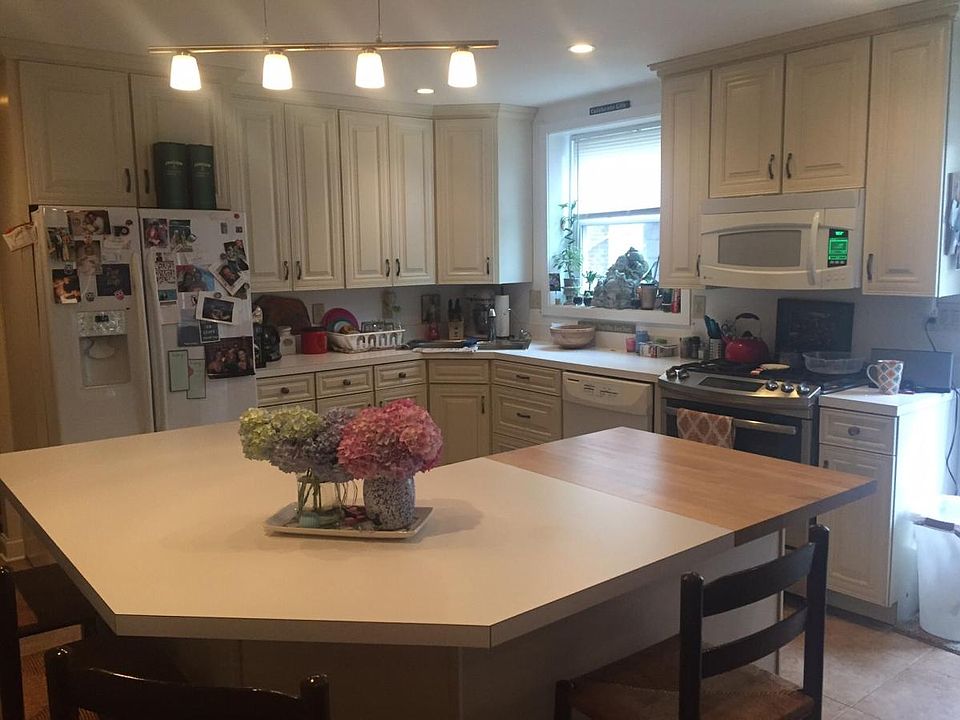 1st image of 1931 Wallace St #2