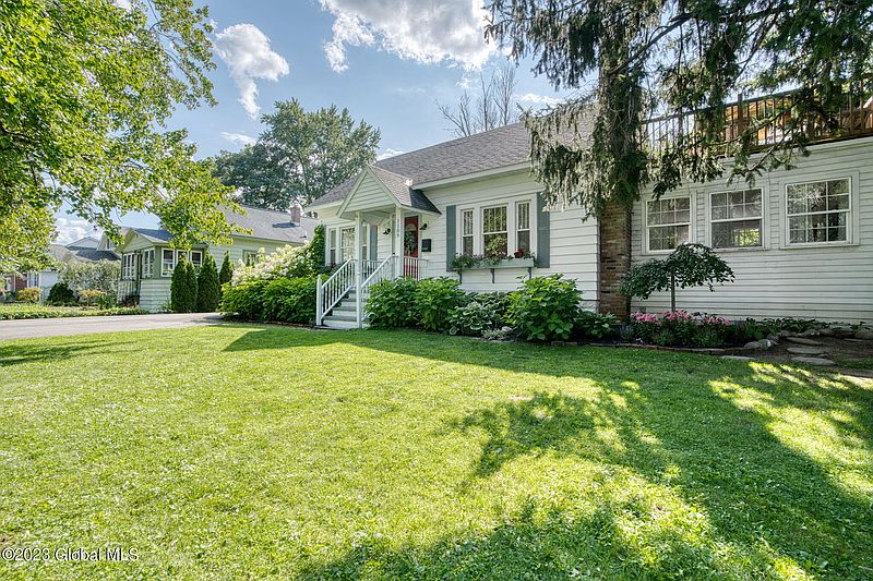 4th image of 1189 S Country Club Drive