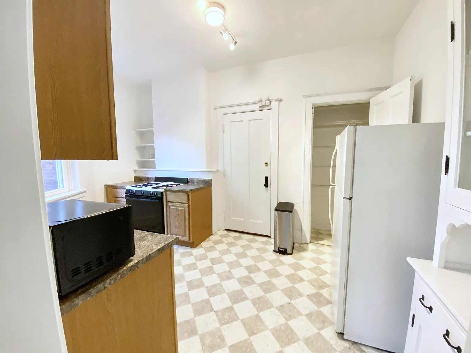 2570 Madison Rd — Photo 1