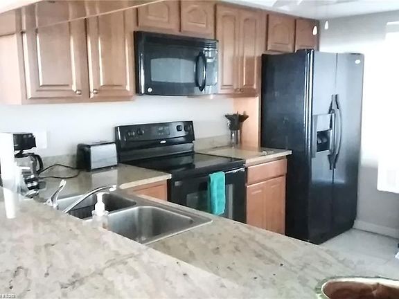 2nd image of 1655 Lakeview Dr Unit B105