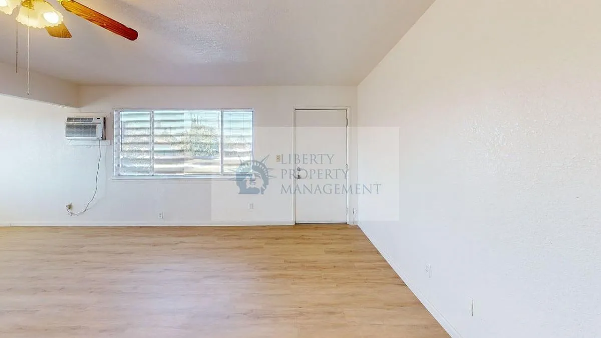 2 bed, 858 sqft, $1,495 — Photo 2