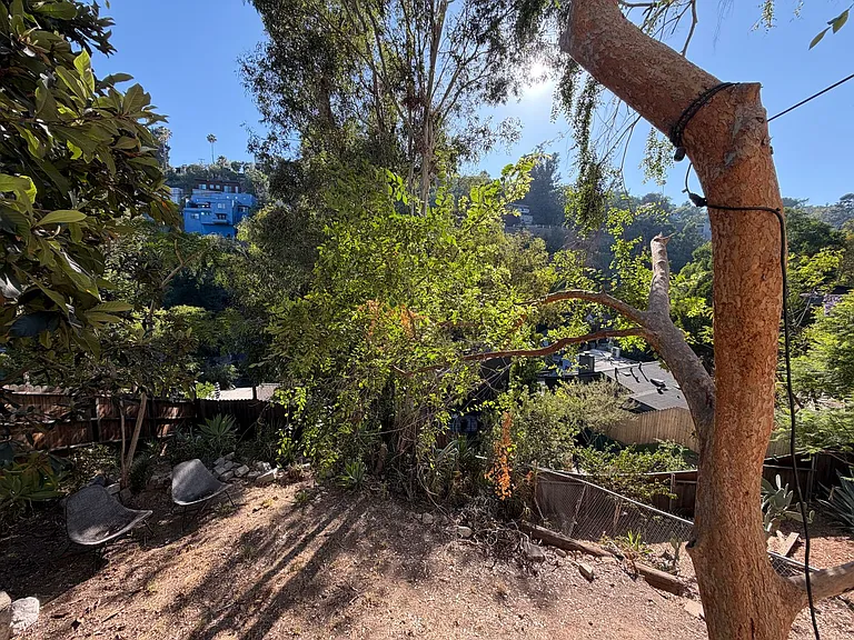 345 Crane Blvd — Photo 10