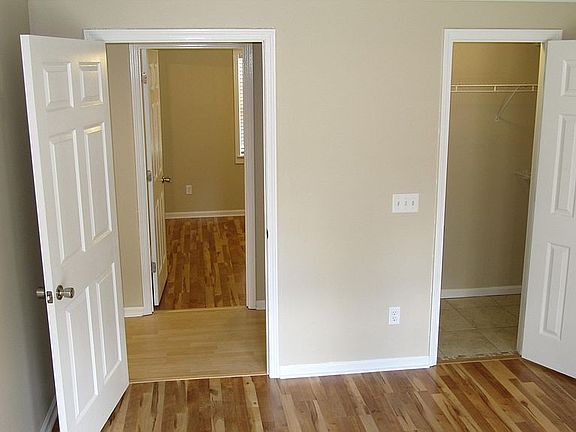 walking closet (on right)