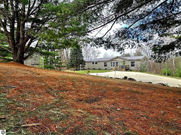2nd image of 6939 170th Ave