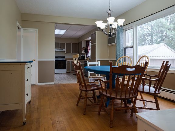 dining room.