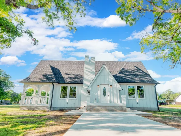 808 N Main St, Tioga, TX 76271