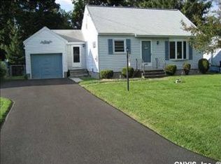 102 Valentine Dr, North Syracuse, NY 13212