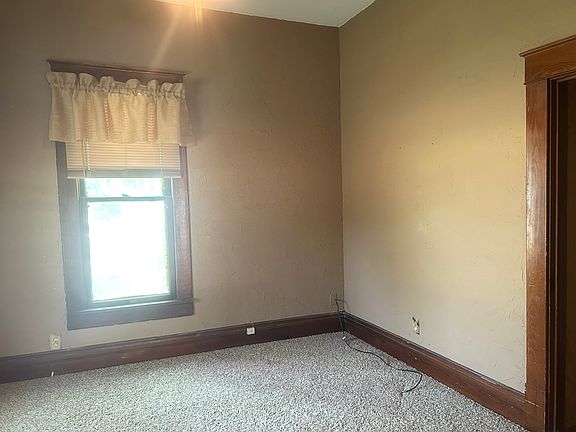 5th image of 414 E 7th St