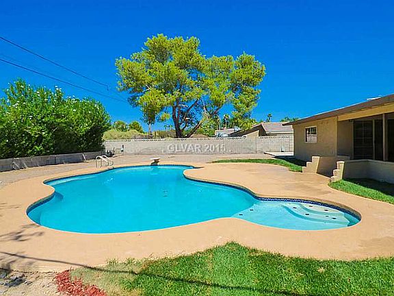 2nd image of 5605 Birchwood Cir