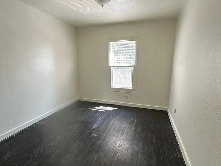 1513 Oregon Ave — Photo 9