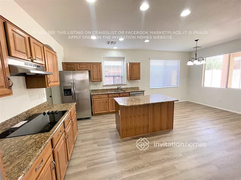 2226 W Dale Ln — Photo 5