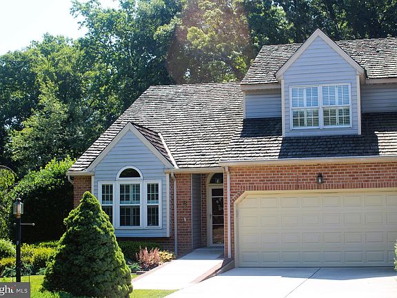 2nd image of 15 Glen Gate Ct