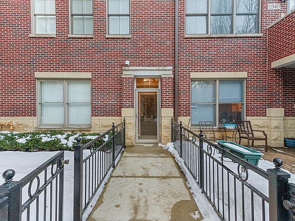 2nd image of 1942 S Prairie Ave #2