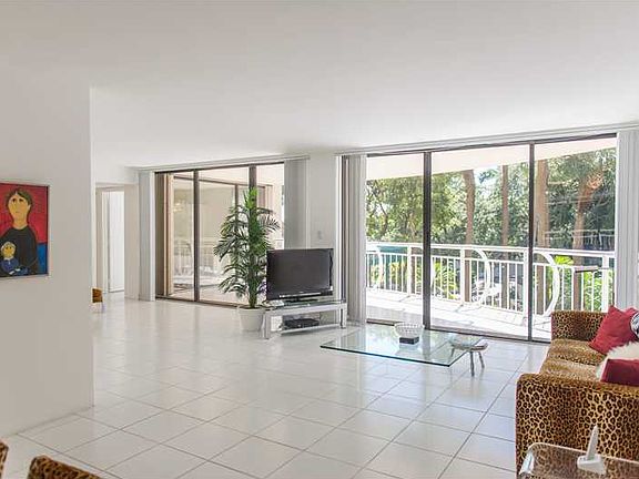 3rd image of 2843 S Bayshore Dr APT 3B