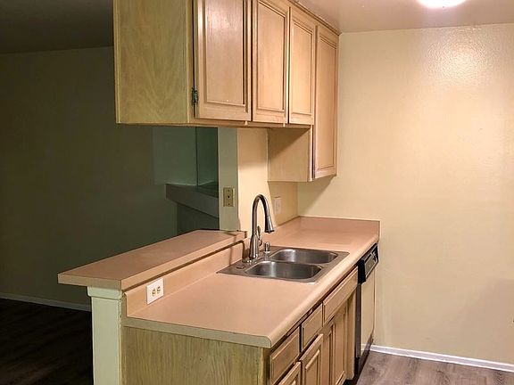 4th image of 14309 Sylvan St APT 104