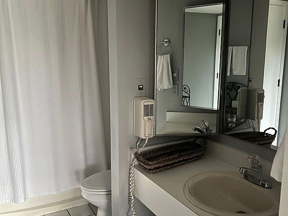 4th image of 4020 Abbey Ct