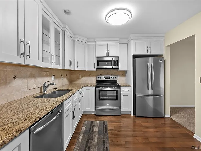 4911 Oak Hill Dr #3 — Photo 7