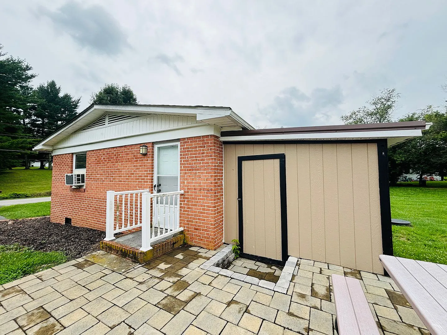 2 Bedroom 1 bath Duplex — Photo 3