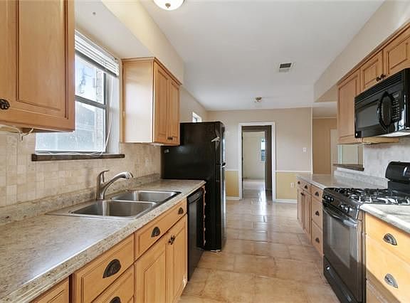 5th image of 2113 Diana St