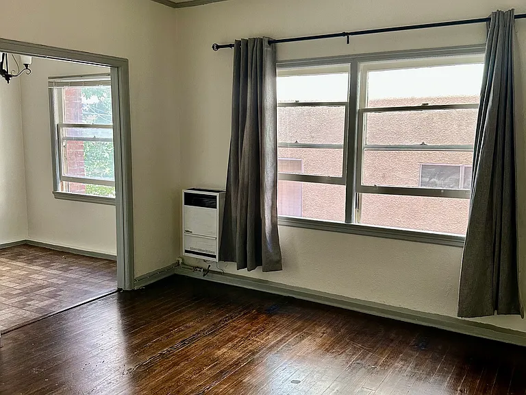 554 S Hobart Blvd #209 — Photo 5