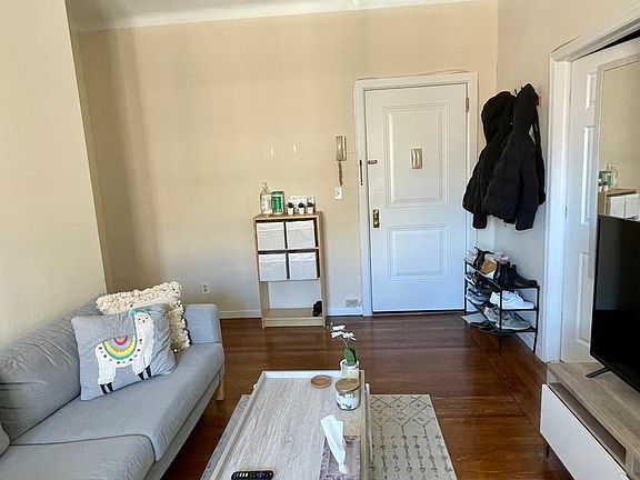 3rd image of 2350 Broadway #615A