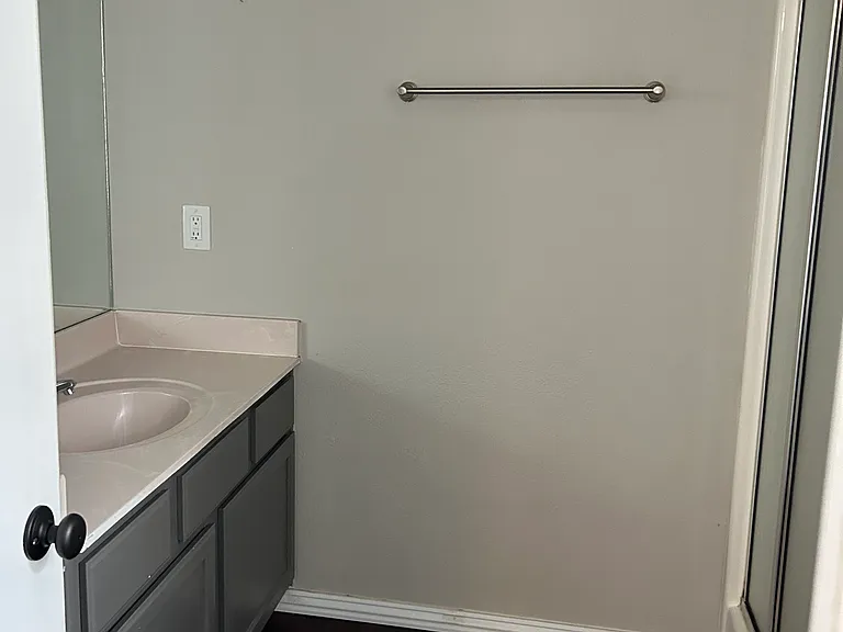 1260 E Overcrest St — Photo 5
