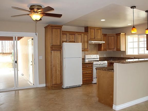 4th image of 2750 Dahlia Ave
