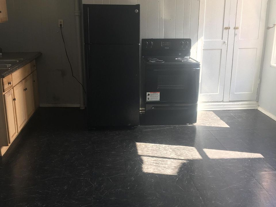 2nd image of 726 Craig St APT 3