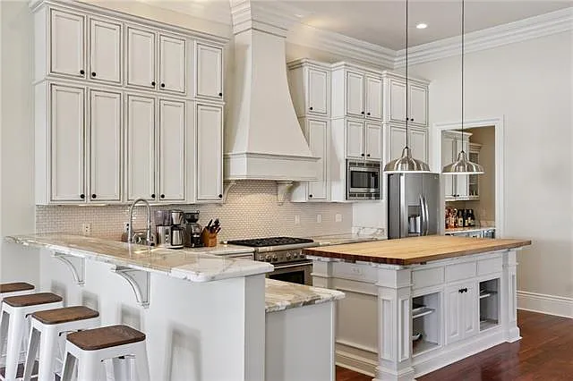 6075 Laurel St — Photo 10