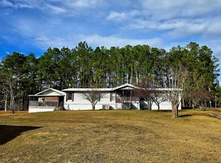 102 Santa Claus Ln, Fitzgerald, GA 31750