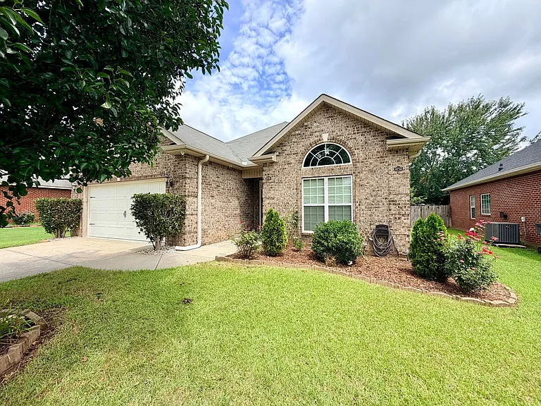 705 Post Oak Way — Photo 3